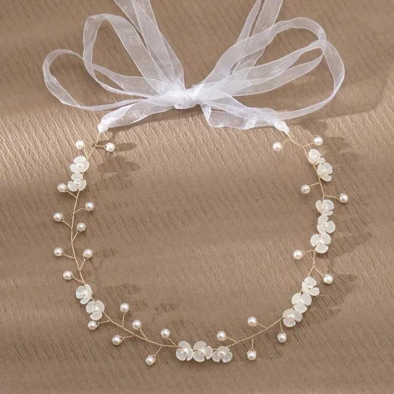 Accessoire-de-Coiffure-Festif-en-Branches-Fleuries-avec-Perles-Nacrees-et-Rubans-galerie-9794-1