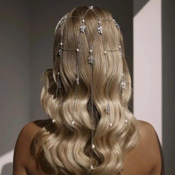Bijou de tête avec chaînettes pendantes ornées de perles cristaux