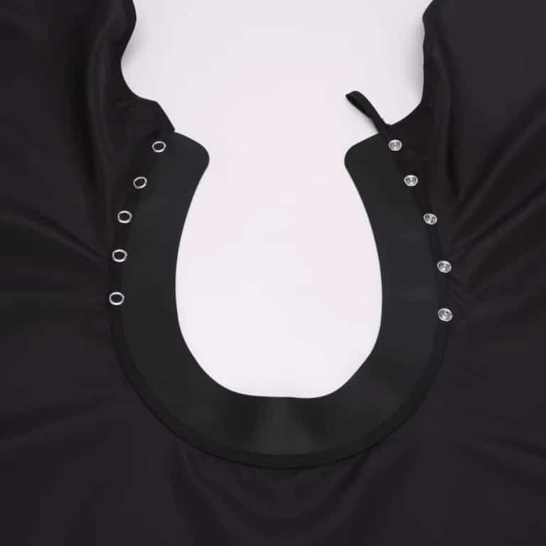 Cape de Coiffure Professionnelle Noire en Polyester Antistatique et Imperméable 1