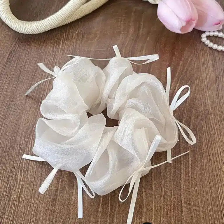 Chouchou coréen en tissu vaporeux orné de rubans décoratifs - Beige