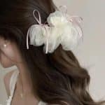 Chouchou-Coreen-en-Tissu-Vaporeux-Orne-de-Rubans-Decoratifs-galerie-9039