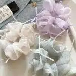Chouchou coréen en tissu vaporeux orné de rubans décoratifs