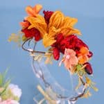 Couronne-Florale-a-Fleurs-Orange-et-Rouge-Bordeaux-avec-Perles-et-Ruban-galerie-5866