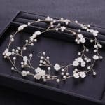 Couronne-pour-Cheveux-avec-Fleurs-Blanches-et-Perles-Nacrees-galerie-4682