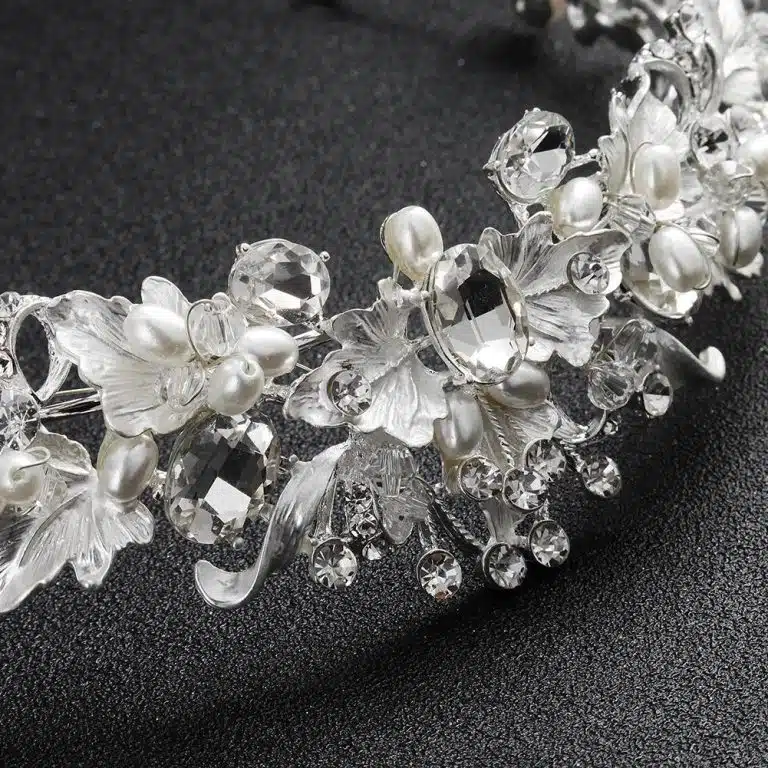 Diadème de mariage à fleurs avec perles nacrées et strass