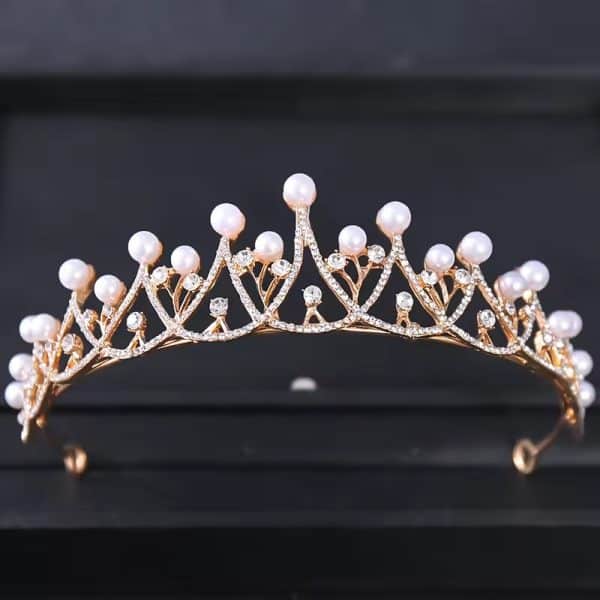 Diadème de mariage orné de perles nacrées et strass cristallins