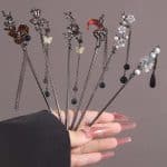 Epingle-a-Cheveux-Argente-avec-Ornement-Floral-et-Chainette-Pendante-galerie-4963