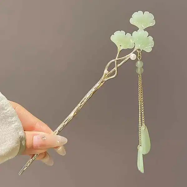 Épingle à cheveux dorée motifs végétaux avec feuille de ginkgo vert jade