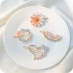 Epingles-a-Cheveux-a-Motifs-Floraux-Multicolores-et-Strass-Dores-galerie-3541