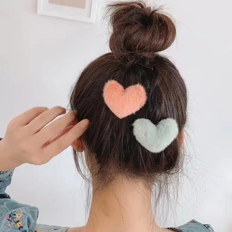Lot de 10 barrettes en forme de cœur recouvertes de fourrure multicolores