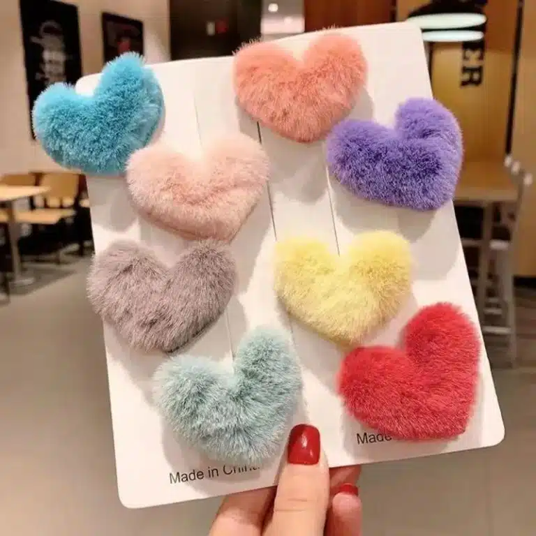 Lot de 10 barrettes en forme de cœur recouvertes de fourrure multicolores