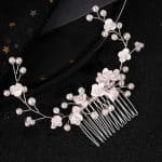 Peigne-a-Cheveux-de-Mariee-avec-Perles-Nacrees-et-Fleurs-Blanches-galerie-5066