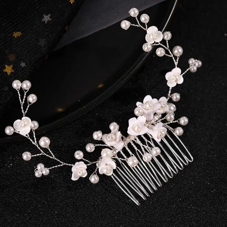 Peigne-a-Cheveux-de-Mariee-avec-Perles-Nacrees-et-Fleurs-Blanches-galerie-5066
