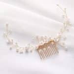 Peigne-a-cheveux-de-mariee-avec-perles-nacrees-et-fleurs-blanches-1582
