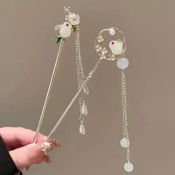 Pic a Cheveux Decoratif de Lapin Blanc avec Perles Pendantes
