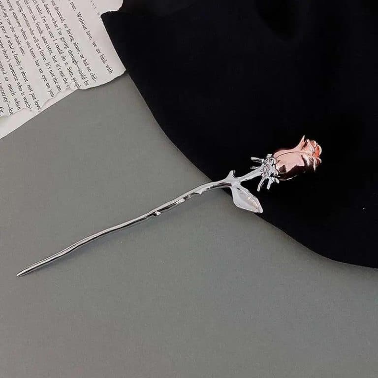 Pic-a-Cheveux-Decoratif-en-Forme-de-Rose-avec-Tige-et-Rose-Sculptee-galerie-5088-1