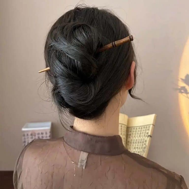 Pic-a-Chignon-Traditionnel-en-Bois-Naturel-avec-Pointe-Effilee-galerie-2284