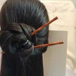 Pic-a-Chignon-Traditionnel-en-Bois-Naturel-avec-Pointe-Effilee-galerie-3775