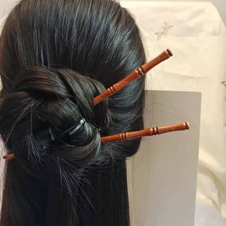 Pic-a-Chignon-Traditionnel-en-Bois-Naturel-avec-Pointe-Effilee-galerie-3775