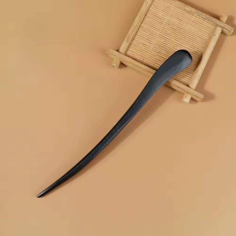 Pic-a-cheveux-en-bois-noir-de-style-asiatique-avec-extremite-sculptee-5551