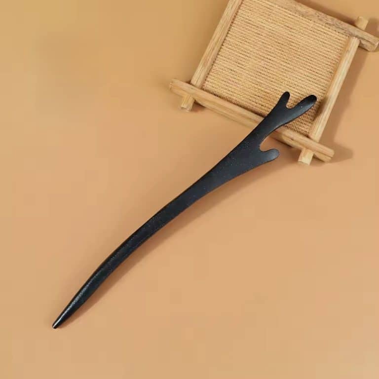 Pic-a-cheveux-en-bois-noir-de-style-asiatique-avec-extremite-sculptee-6153