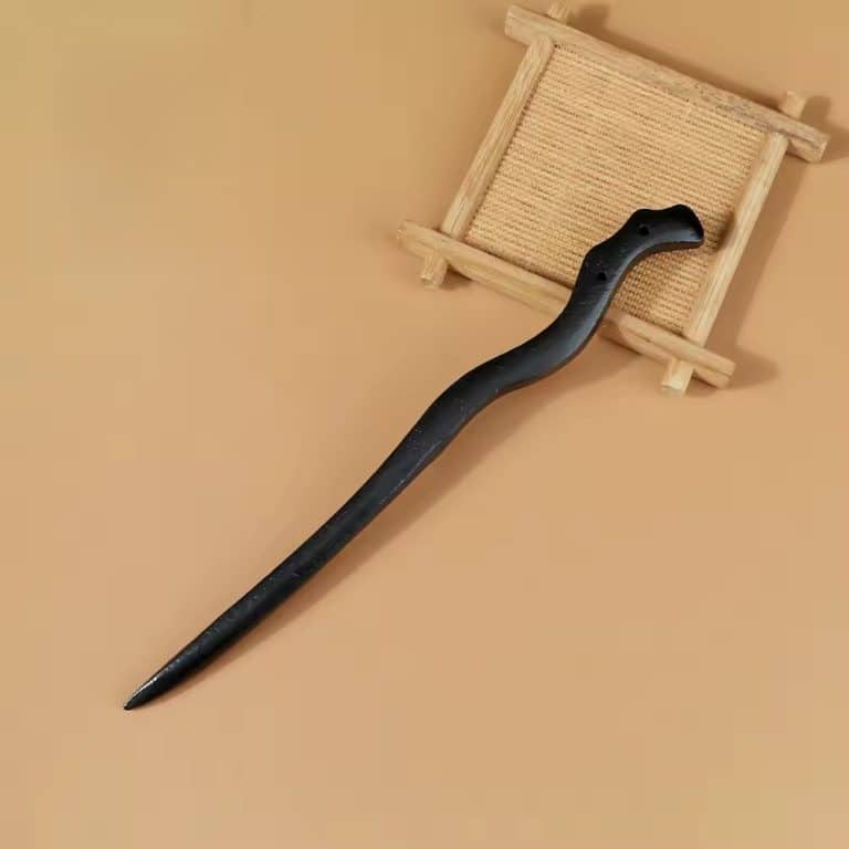 Pic-a-cheveux-en-bois-noir-de-style-asiatique-avec-extremite-sculptee-9967