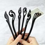 Pics-a-Cheveux-Decoratifs-en-Bois-Noir-avec-Motif-Sculpte-galerie-9708