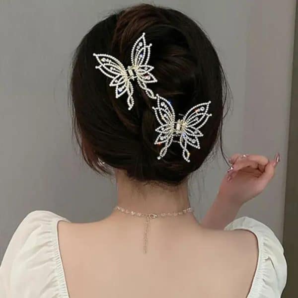 Pince papillon à ressort avec ailes ajourées ornées de strass et perles