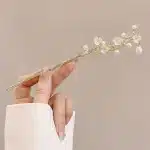 Pince-a-Cheveux-Blanche-Nacree-avec-Tige-Torsadee-et-Perles-galerie-9723