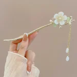 Pince-a-Cheveux-Fleur-en-Nacre-Blanche-Vert-Pale-avec-Chainette-Doree-galerie-6054