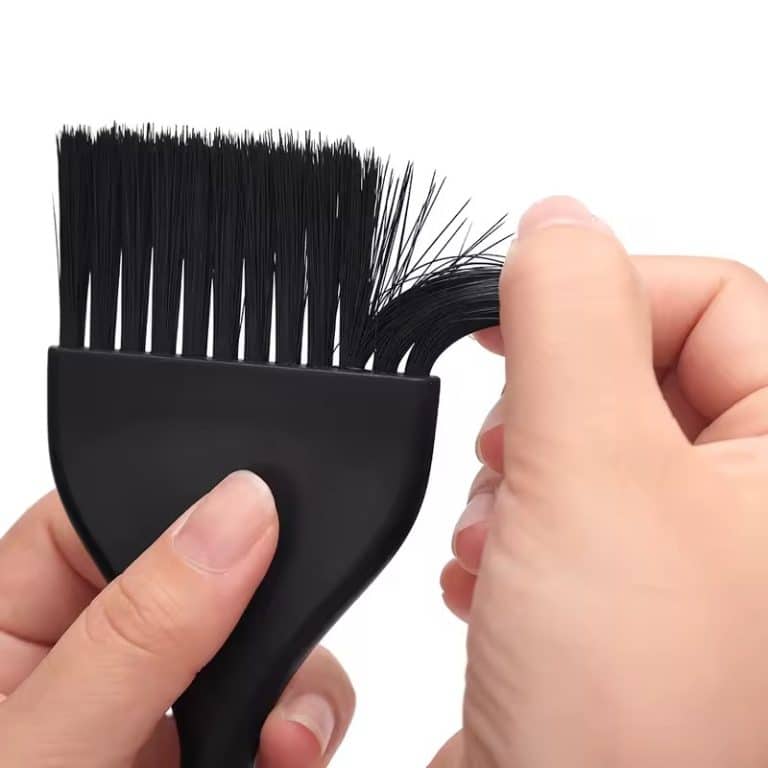 Pinceau-applicateur-pour-coloration-capillaire-avec-poils-synthetiques-denses-6943