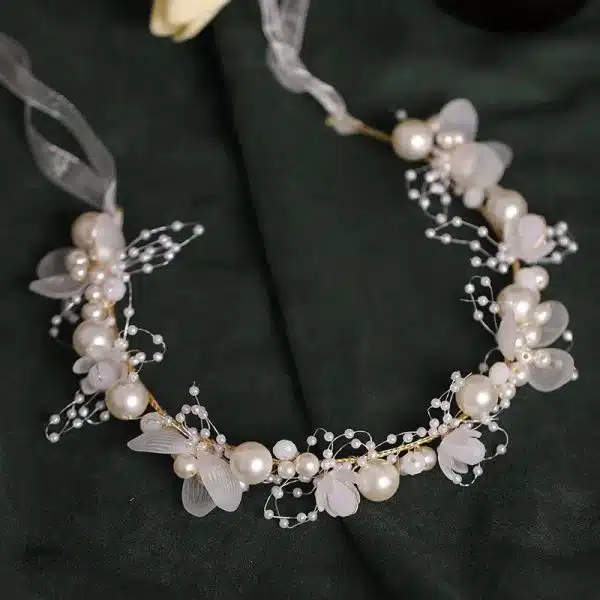 Serre tête floral de mariage avec perles et cristaux transparents