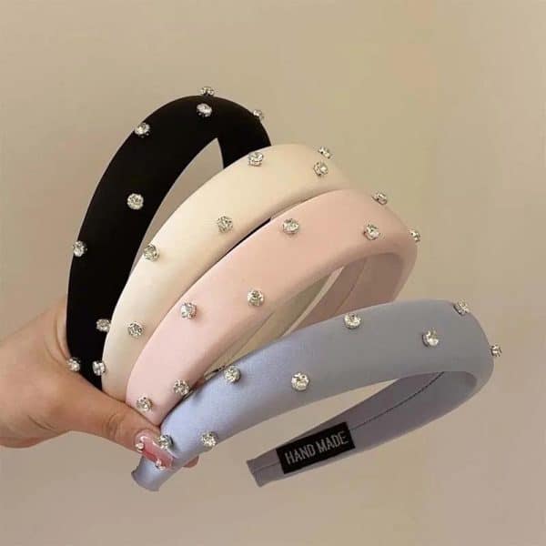 Serre tête large rembourré en tissu satiné avec strass