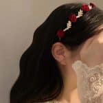 Serre-tete-Floral-Rouge-et-Blanc-en-Metal-Dore-avec-Perles-Nacrees-galerie-3860