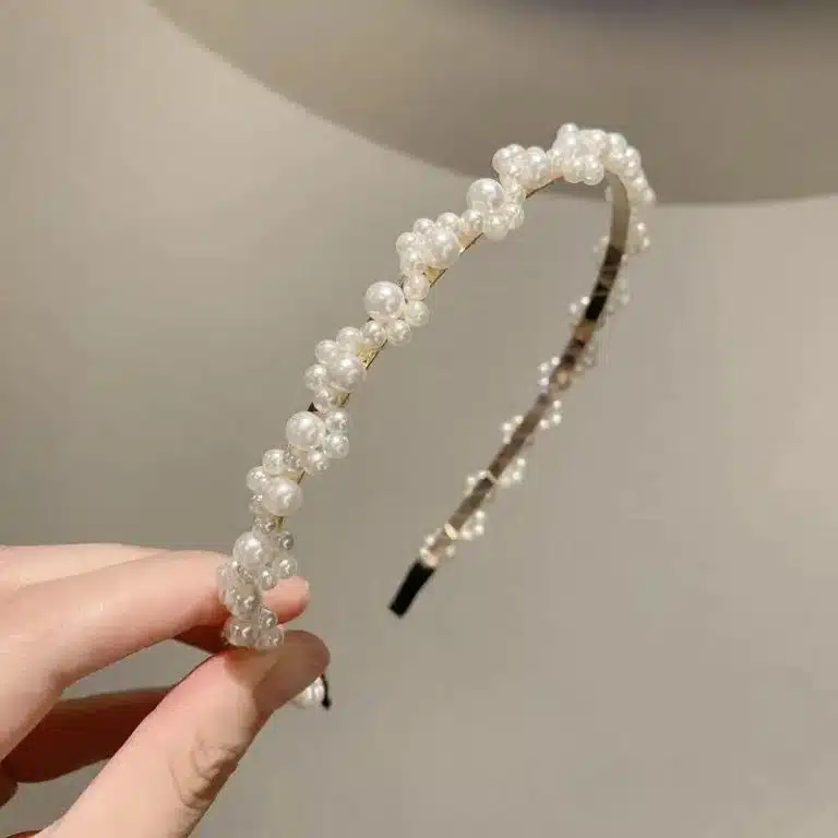 Serre-tête en forme d'arceau incurvé orné de perles nacrées - Perles Florales Groupées