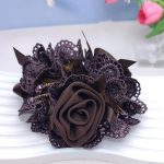 Chouchou-floral-en-dentelle-avec-rose-centrale-et-perles-picture-10