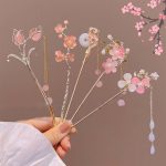 Epingle-a-cheveux-japonaise-fleurie-avec-chainette-pendante-et-perles-decoratives-picture-1