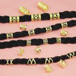 Lot-de-80-perles-cheveux-tresses-en-alliage-metallique-dore-ou-argente-avec-motifs-ajoures-picture-2