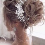 Ornement-floral-pour-coiffure-de-mariage-avec-couronne-de-fleurs-blanches-et-perles-nacrees-picture-2