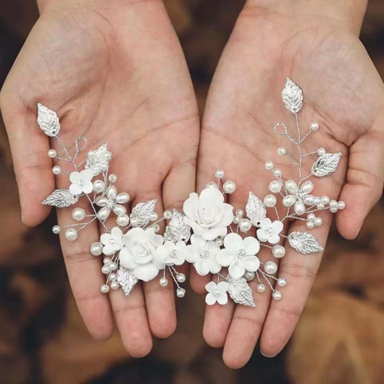Ornement-floral-pour-coiffure-de-mariage-avec-couronne-de-fleurs-blanches-et-perles-nacrees-picture-4