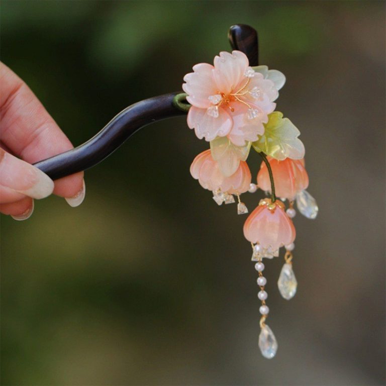 Pic-a-cheveux-decoratif-en-bois-avec-fleurs-et-pendentifs-picture-13