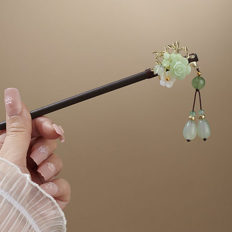 Pic-a-cheveux-decoratif-en-bois-avec-fleurs-et-pendentifs-picture-14
