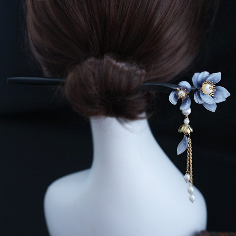 Pic-a-cheveux-decoratif-en-bois-avec-fleurs-et-pendentifs-picture-3