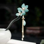 Pic-a-cheveux-decoratif-en-bois-avec-fleurs-et-pendentifs-picture-9