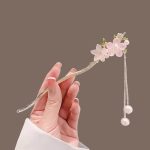 Pic-a-cheveux-floral-argente-avec-branche-ornee-de-fleurs-en-email-et-perles-picture-6