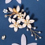Pince-a-cheveux-mariage-avec-trois-fleurs-roses-en-metal-emaille-et-strass-picture-5