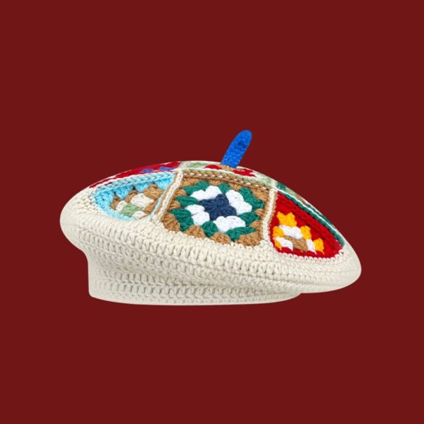 Béret en crochet à carrés fleuris