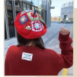 Beret-en-crochet-a-carres-fleuris-picture-3