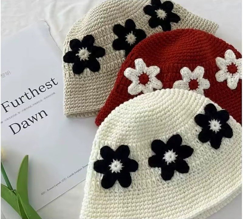 Bob-crochet-femme-fleurie-picture-2-1
