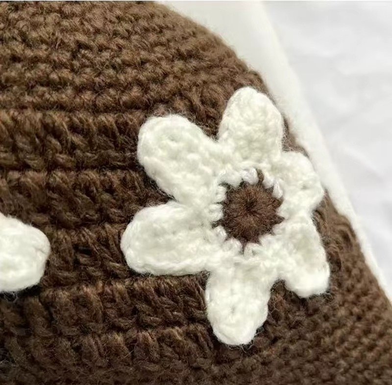 Bob-crochet-femme-fleurie-picture-3-1